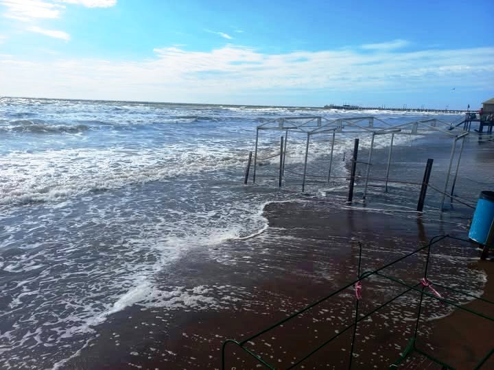 #LaRegión ⚠️ Emiten un alerta por crecida del mar en la #CostaAtlantica para la madrugada del viernes.
 
🌊 Se espera una altura de 2.40 metros en el puerto de #MarDelPlata mañana a las 4:30. En el muelle de #SanClemente también llegará a los 2.40 metros pero a la 6:00.