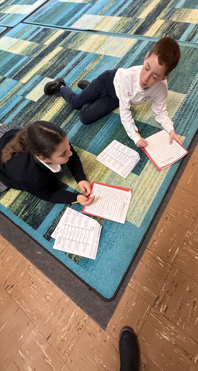ics_stults's tweet photo. Creating sentences that POP 🍿using words with suffixes in 4th grade! Working with a buddy is always fun 🤩 ⁦@icschool_online⁩ https://t.co/0w8aRMxNVl