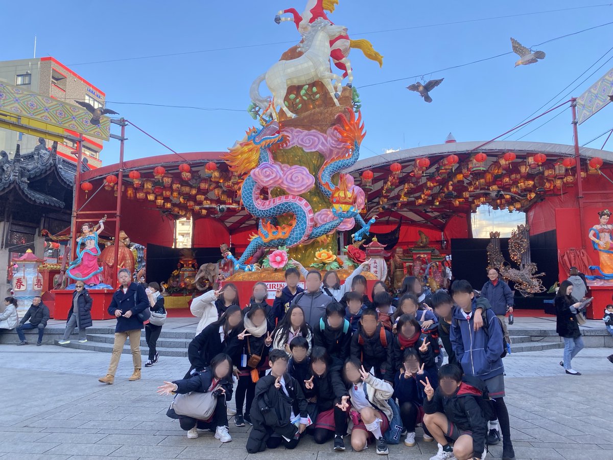 AmicusOkinawa's tweet photo. 6年生修学旅行2日目（昨日）

長崎新地中華街はちょうど長崎ランタンフェスティバルの真っ最中！沖縄ではなかなか見られない異国情緒溢れる街並みを、子どもたちは満喫しました。
＃沖縄 ＃アミークス ＃インターナショナル ＃イマージョン教育 https://t.co/rKRjqYYMhH