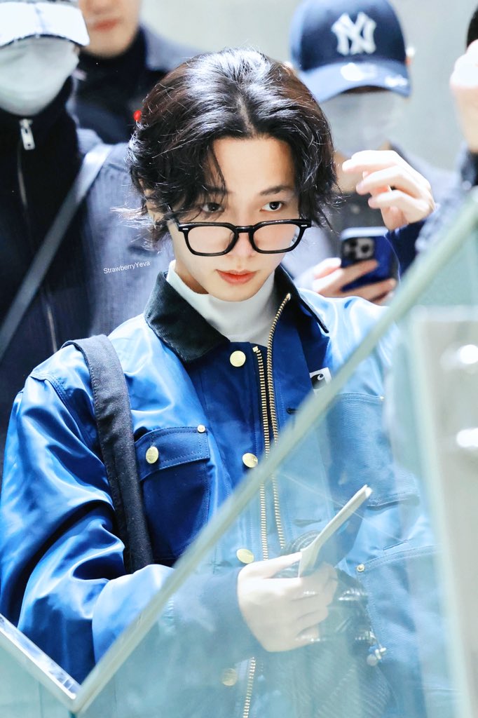 StrawberryYeva's tweet image. Our sweet little puppy is a bit sleepy today~ and those round cheeks are just too precious～

260213 GMP ✈️

#BOYNEXTDOOR 
#MYUNGJAEHYUN #명재현