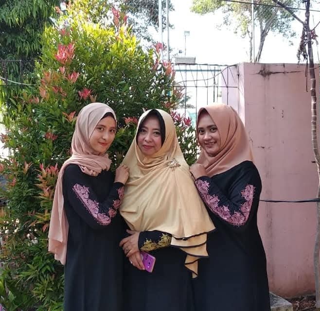 catmiaoww's tweet photo. Selamat tanggal 13 mama yg mau jadi utii, semoga dilancarkan perjalanannya diringankan siksaannya diterima amal ibadahnya didunia. Al Fatihah 💓 https://t.co/cpMBSuEY3O