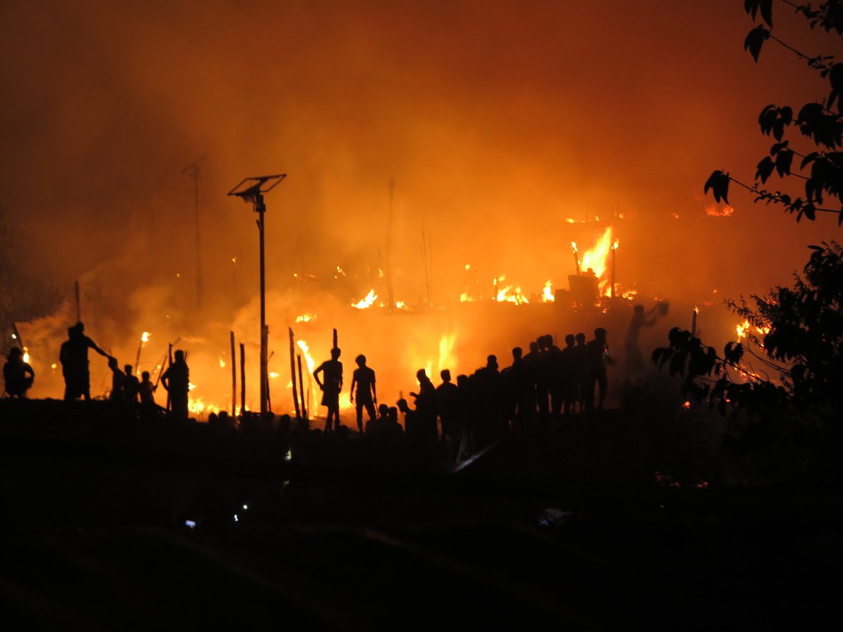 AsomKhan1's tweet photo. Alhamdulillah, the fire is under control now. Camp 11, block E, another fire accident at 3:30 a.m. Why do fire incidents keep happening repeatedly at the camp? Oh Allah, protect the people from fire.🥹💔 https://t.co/U90xtliYUJ
