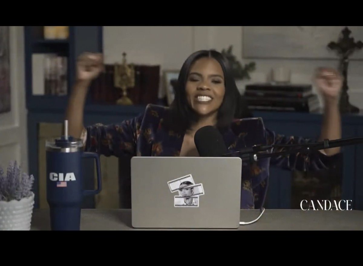 jogo5757's tweet photo. @DefiyantlyFree If someone doesn’t ai/photoshop dicks into her hands during this part of the video clip, I will lose faith in humanity lol https://t.co/YDVOxB7EGT