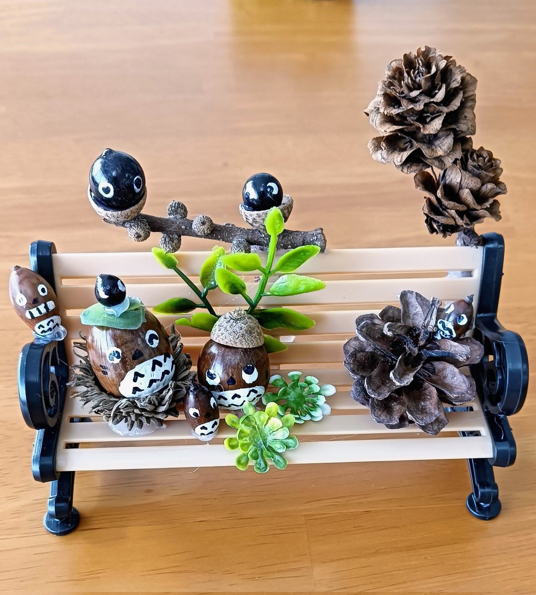 今回は、ベンチに集まったどんぐりちゃん達を作って見ました🥰🥰
