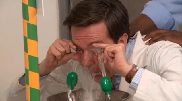 JuliaF_004's tweet photo. Just squirted so much lemon juice into my eye https://t.co/voe6hev7hi