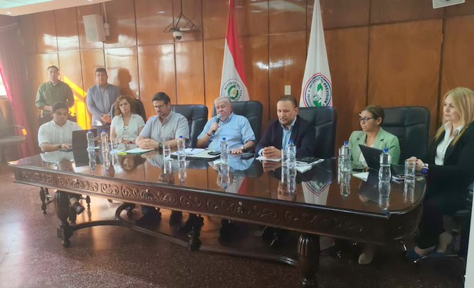 sebaalvareza's tweet photo. Señor presidente @SantiPenap ¿USTED VIO LA CONFERENCIA DE PRENSA DEL PRESIDENTE Y AUTORIDADES DEL IPS?

¿No tienen vergüenza? https://t.co/ojABpfUetQ