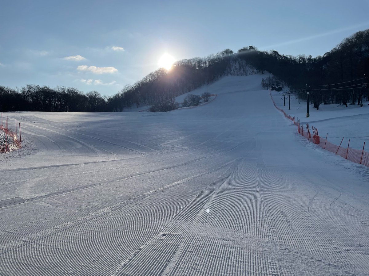 iouzen_ski's tweet photo. 【金沢市営医王山スキー場　ゲレンデ情報】  
2026年2月13日（金）8：30現在   
積雪　80㎝ 
雪質　ザラ雪 
天候　晴れ 
気温　3℃ 
滑走可能 ・ファミリーゲレンデ  

皆さまのご来場お待ちしております https://t.co/DcA9QUFNMx https://t.co/DAq9i3wFCb