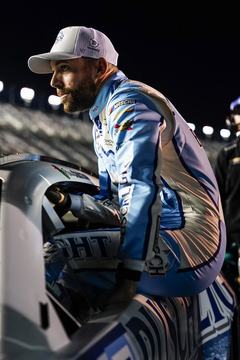 TeamTrackhouse's tweet image. Is everyone ready for duel night in America⁉️