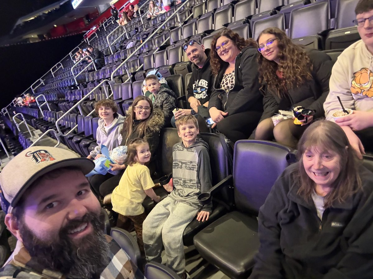 Tigerfan2480's tweet photo. #DISNEYONICE https://t.co/PJbuuO6tRQ