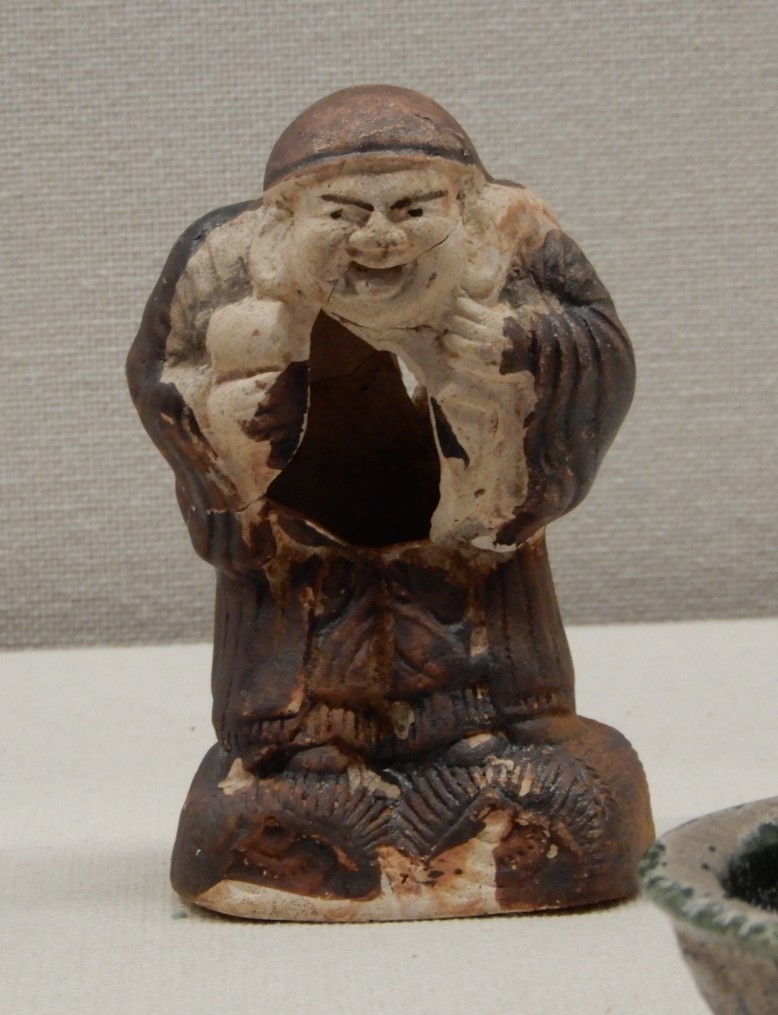 やる気みなぎる表情の大黒天！ 水滴（硯に水をそそぐ道具）です 気合を