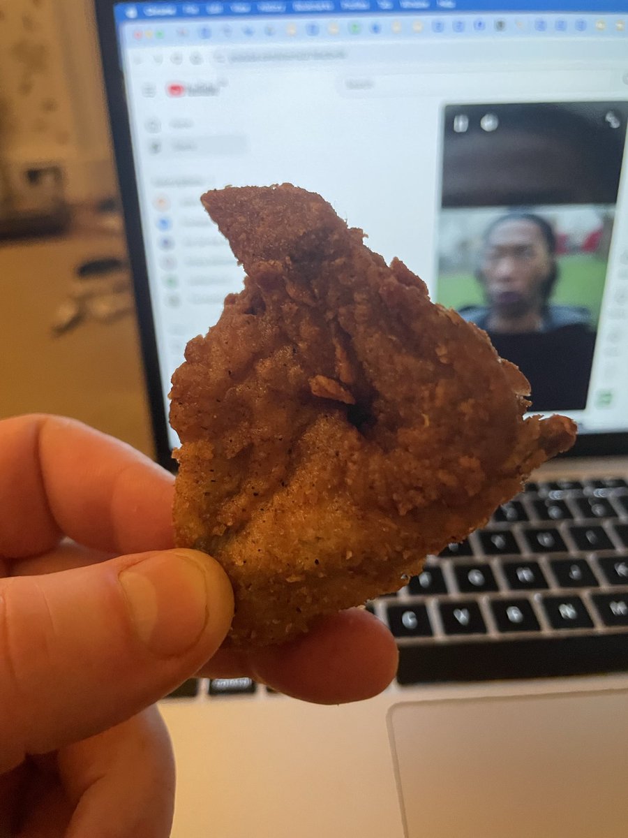 AdrianJMather's tweet photo. Also - this is meant to be a chicken portion. It’s barely even a hot wing!
Poor show guys. 😞😞😞 https://t.co/hWU8kUssKq
