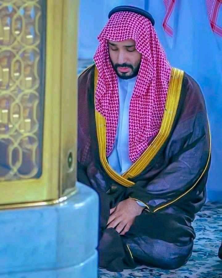 عسى المسرة تمتدّ على ميادين عمره 
وتحاوطه البهجة من كل حدّبٍ وصوب