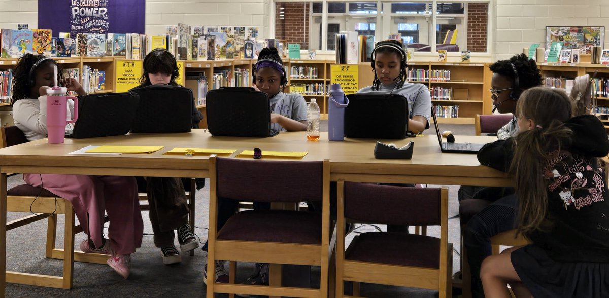 historynerdtchr's tweet image. Getting ready to compete! #ReadingBowl! @RCE_HCS #UnlockPotential