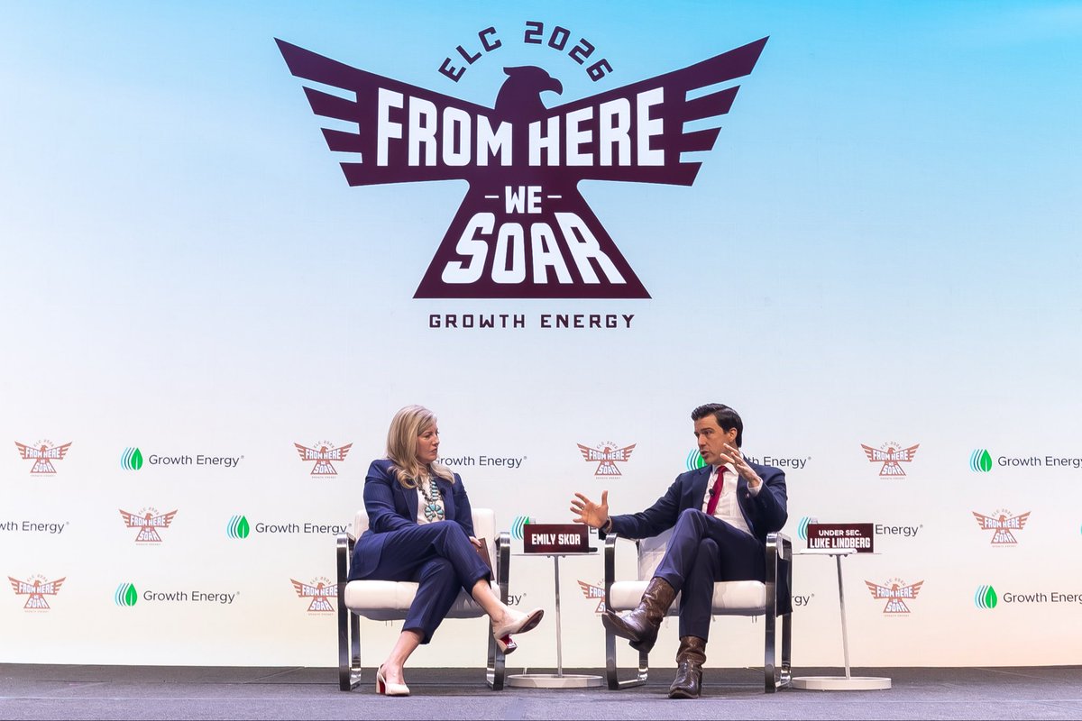 USDAForeignAg's tweet image. Great to join the @GrowthEnergy Executive Leadership Council in Arizona today.

Under Sec. Lindberg laid out USDA’s trade strategy to expand ethanol exports, deploy T.R.U.M.P. Missions, strengthen GSM-102, and unlock new global markets for U.S. biofuels. 🇺🇸🌽⛽️ #Biofuels #AgTrade