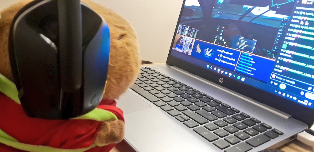 Con el permiso de Cifu <a href="/Simon_Cifu/">Simón Cifuentes</a> Tenemos un capibara, que se ha enganchado, a tus directos 🙂💻