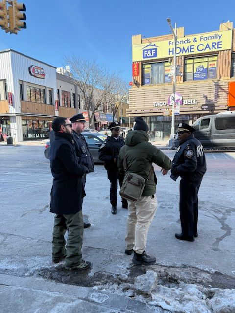 NYPD103Pct's tweet photo. The #NYPD Chief of Transportation, Commanding Officer of #PBQS, Dept. of Transportation and the 103rd Precinct conducted a walkthrough to identify and address problematic intersections in an effort to improve pedestrian safety. https://t.co/GTmgudDg5X