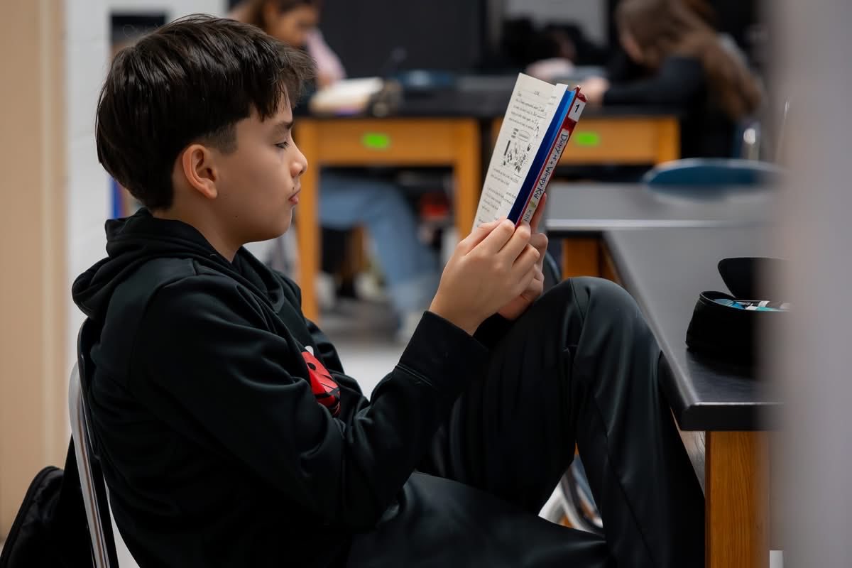 tonia_parrish's tweet photo. With a strong focus on using tangible books instead of iPads, Erwin Middle School showed just how powerful a love of reading can be during READBowl IX. Congratulations for reading 540,013 minutes!
#READNC #ReadLeadSucceed @ReadWithMalcolm @ncpublicschools @NCDPI_OEL https://t.co/0xpFPuVLGk