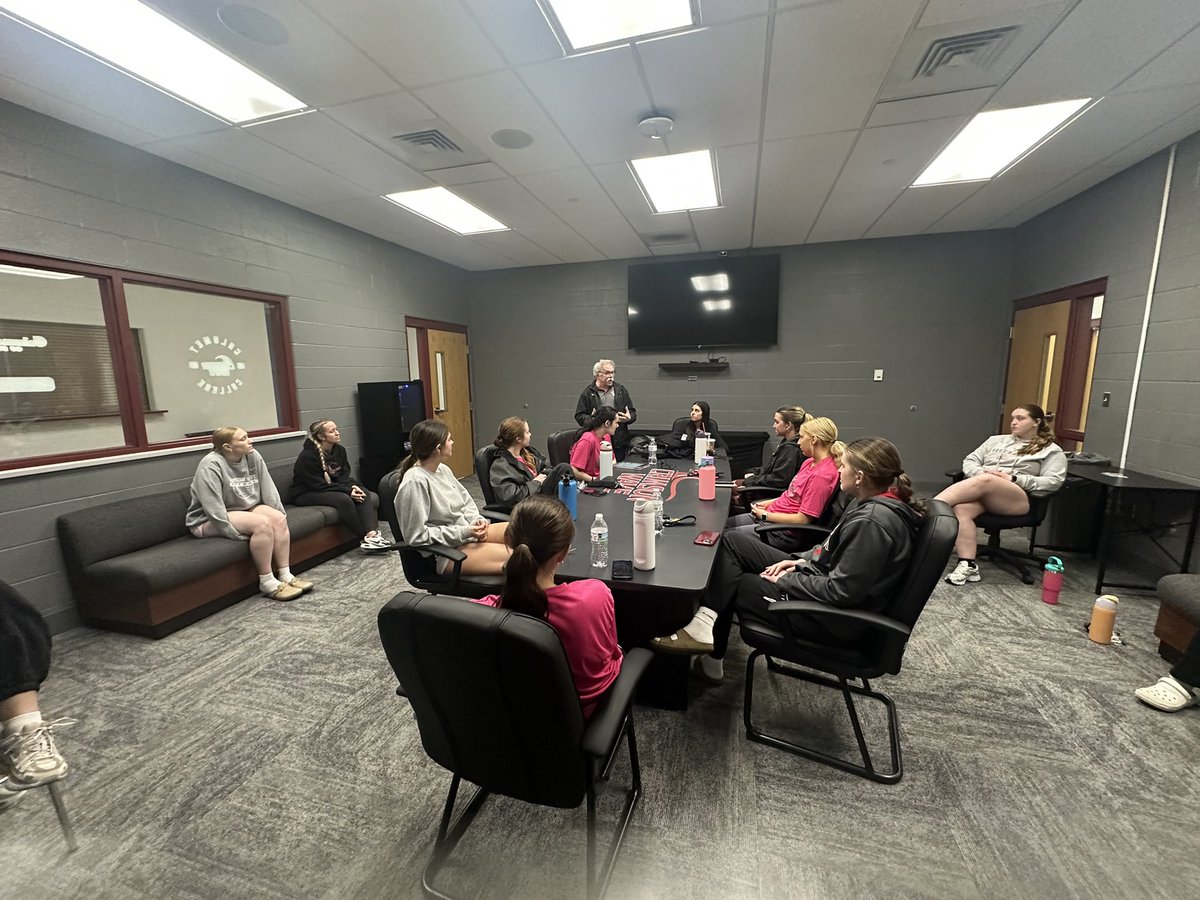 CCSJSOFTBALL's tweet image. Thank You Father Tim McFarland (Padre) for blessing the beginning of our season and our team meal tonight.   

#TeamBonding
#Arts&amp;amp;Crafts 
#CCSJSOFTBALL🥎