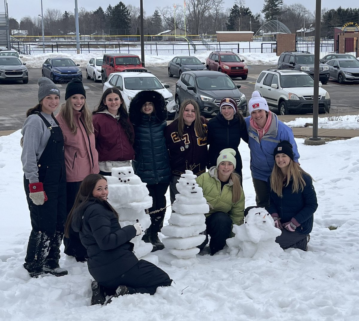 Womens fitness enjoying nature’s playground ❄️🌲💪🏽⛄️