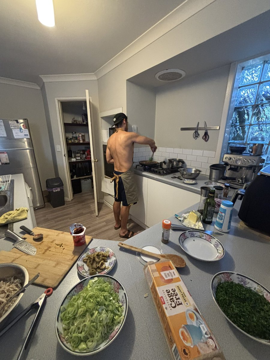 Toda mi vida soñé con una pareja que le guste cocinar, lo encontré, acá me quedo. 

🏡💘