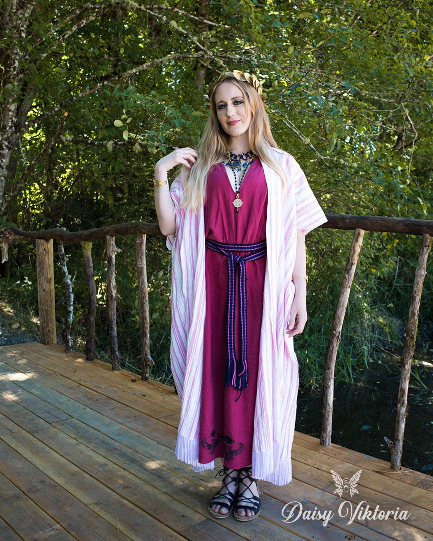 daisyviktoria's tweet photo. A few more ancient Egyptian outfits! This time they are all made using the "bag tunic" construction, which is supported by surviving garments.

#ancient #egypt #fashionhistory #mysca #cleopatra https://t.co/fIU8QF8DLv