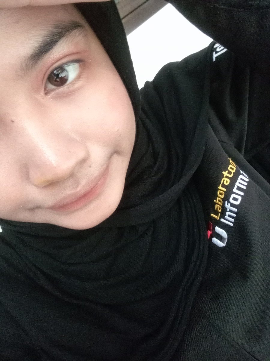 onaasky's tweet photo. siapa sangka malah kuliah di Telkom..
yg ga expect adalah jurusan data science ngoding... pdhl dulu anti daftar jurusan IT
side job jd asisten praktikum laboratorium/dosen hehe https://t.co/hh8bw6uMpm