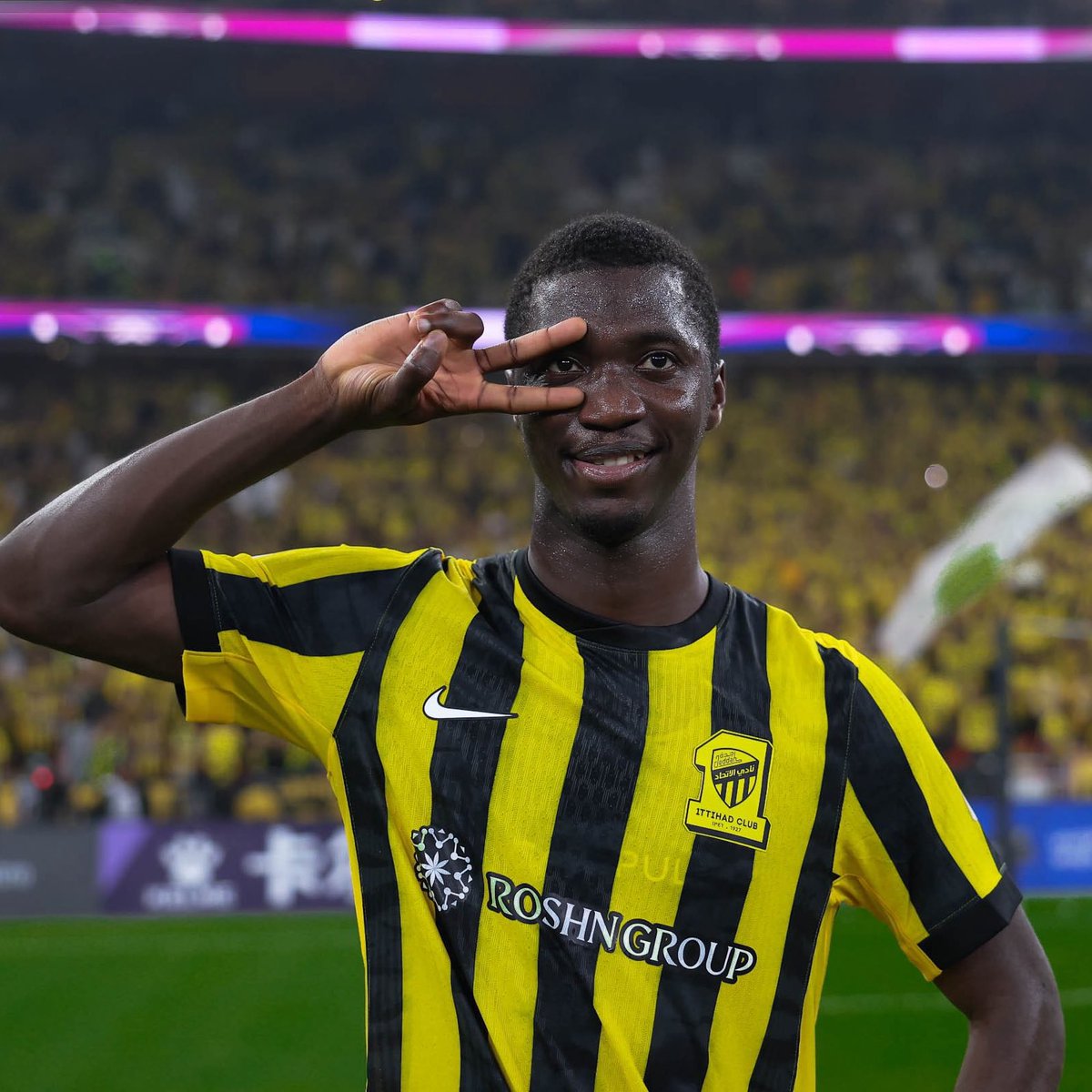 3bood1927's tweet image. ⚠️🔴 | معلومة، وتوضيح: راتب محمدو دومبيا
(3 مليون يورو) سنويًا، وهو لا يساوي شيء مقارنةً
ببعض لاعبين المواليد في الأندية الأخرى، وليس
كما ذكر أحد الإعلاميين - المحسوبين على إعلام
الاتحاد (للأسف) بأن راتبه 22 مليون يورو!!