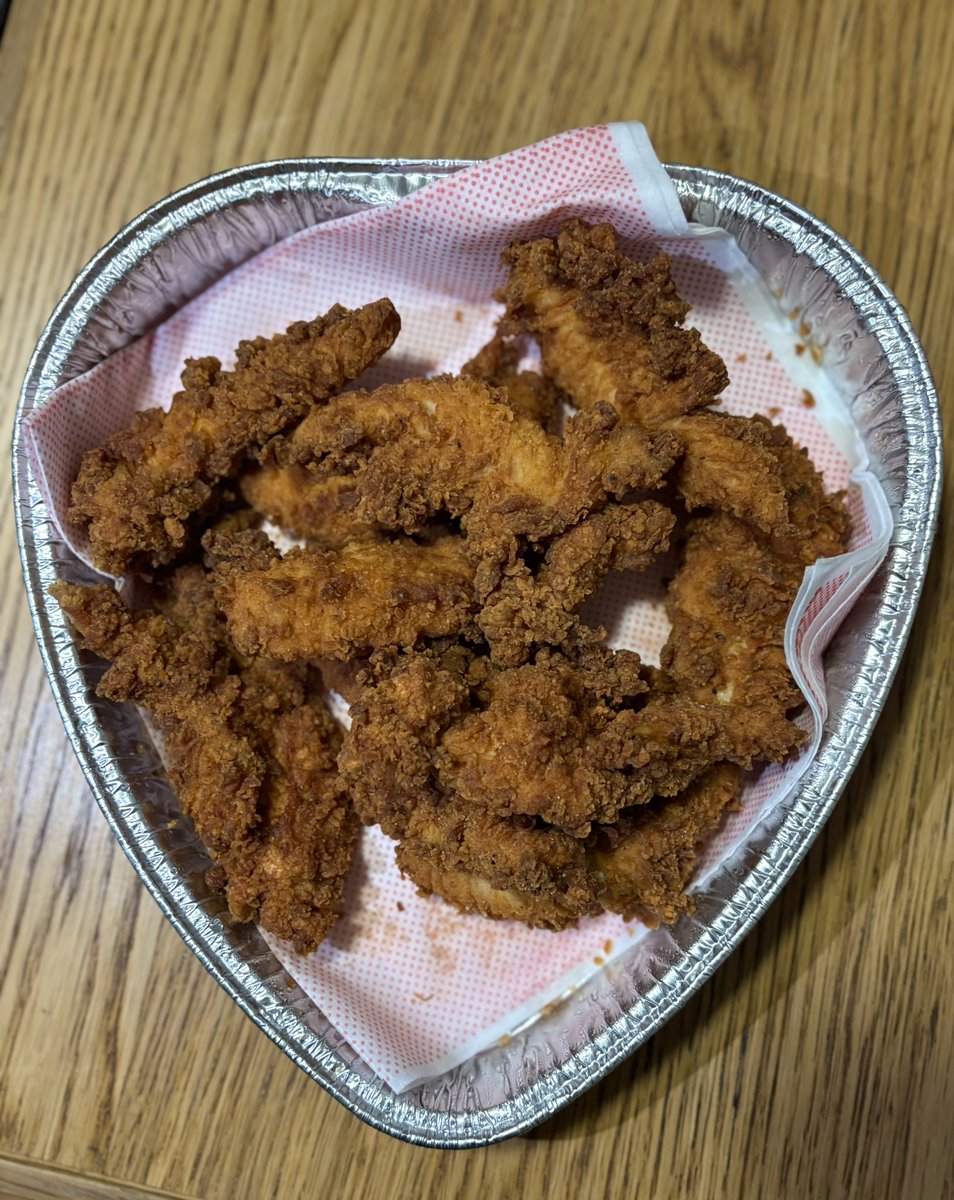AshSmart's tweet image. Sweetest Hearts from Chick fil A for Valentines Day. ♥️ 

Their spicy chicken strips are so good! 

#ChickFilA #SweetestHearts #Heart #ValentinesDay #TreatYoSelf