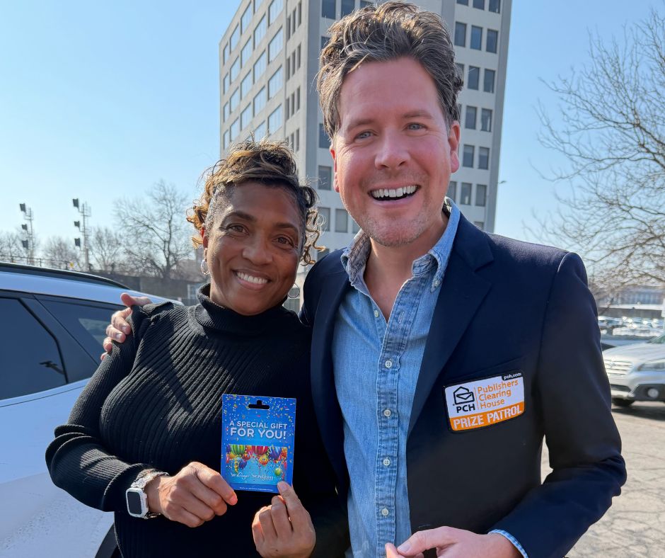 pchdotcom's tweet photo. Howie spent Monday in Indianapolis with Modo Casino, where they gave out $50 grocery gift cards to more than 100 Indiana residents - and surprised one very lucky winner with $2,500 cash 💸💃

But here’s the part that left us speechless. Moments after, the  winnerwalked across the street, still holding his Big Check, and shared some of his prize money with a local family he saw passing by. No cameras, no prompting… just pure kindness.

Giving back to the community is why we love what we do and we’re so glad PCH could be a part of this incredible moment with Modo ❤️. If you haven’t already, why not check them out? https://t.co/AAVpcXbcol