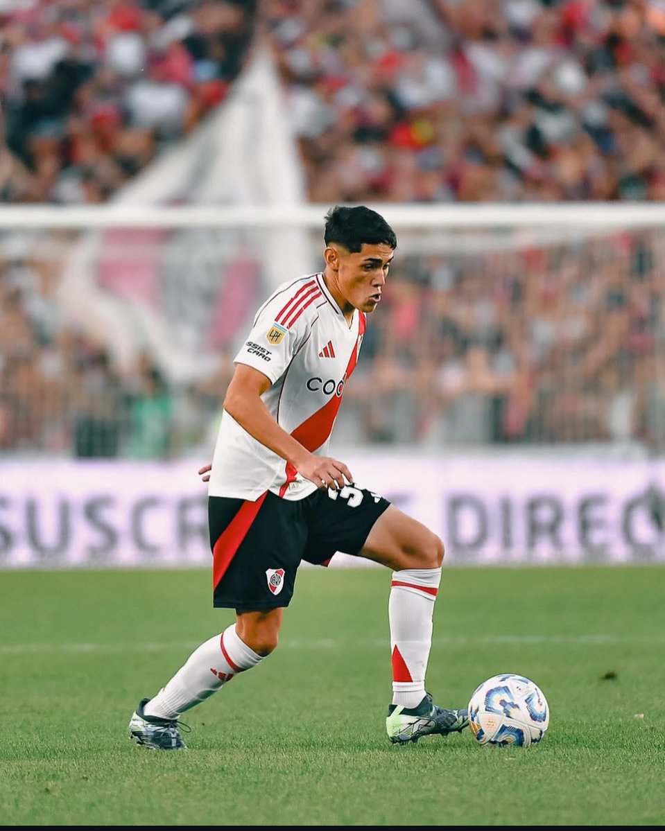 cris__ese's tweet image. Me preocupa mucho el caso Lencina

Un pibe que jugó casi todo el 2025 y rindió muy bien fue sentado por Galarza cuando llegó, Galoppo, Castaño y ya casi ni entra

Que concha pasó?