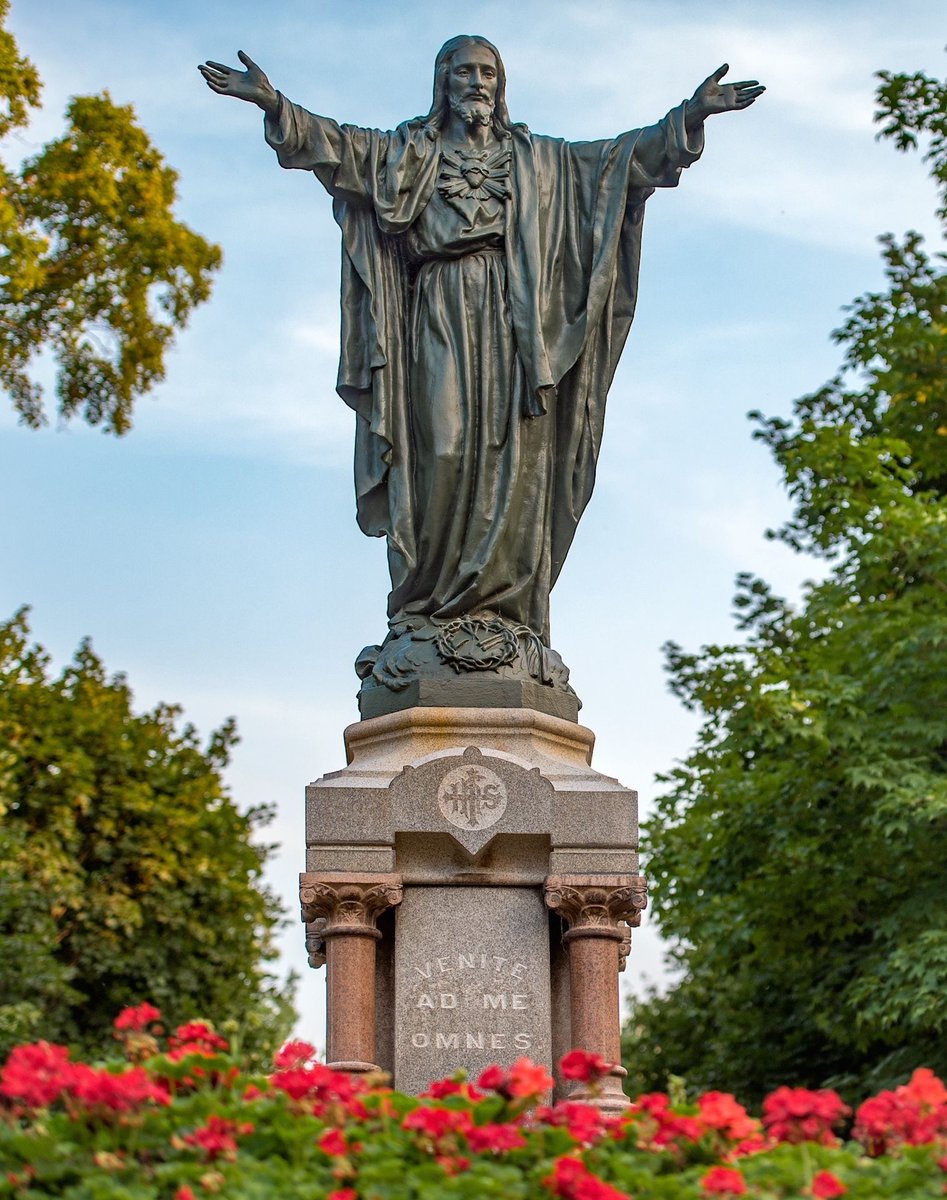 Hear Mia Rahner from the class of 2028 reflect on how Jesus desires our hearts, freely given in an act of absolute trust, withholding nothing for ourselves.
podcasts.apple.com/us/podcast/fai…