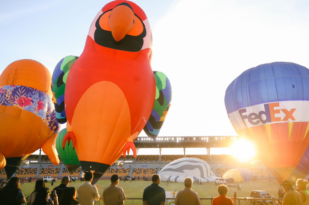 TheBCDAGroup's tweet photo. UP, UP, AND AWAY — NEW CLARK CITY!

At sunrise, the first burn lit up the sky and signaled the start of a weekend filled with color, flight, and high-flying displays. https://t.co/AhVBF16FTY