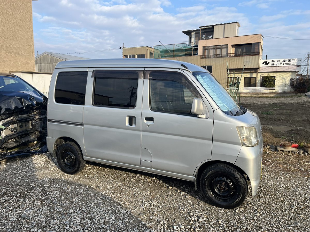 車検取ってから1週間経って乗りながら気づいたこと

停車時のミッションの入りが渋め🤔違うギアに1回入れたりした方が乗りやすいかな

近いうちに一度ミッションオイル交換してみるけど、ハイゼットカーゴで良くあるクラッチカバーの切れ不良な感じかも❓

それ以外は気になるところはなし‼️

快適‼️