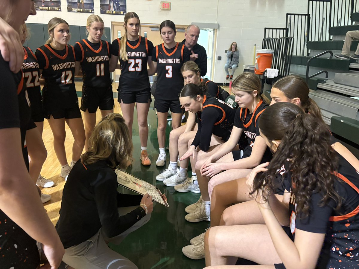 PatrickMcCabeTV's tweet image. 25 Sports is all over the state of Illinois tonight. That includes myself two and a half hours north as #1 in Class 3A Washington closes out their regular season taking on #3 in Class 4A Waubonsie Valley. 

Avery Tibbs comes into tonight just 23 points shy of 2,000 career points.