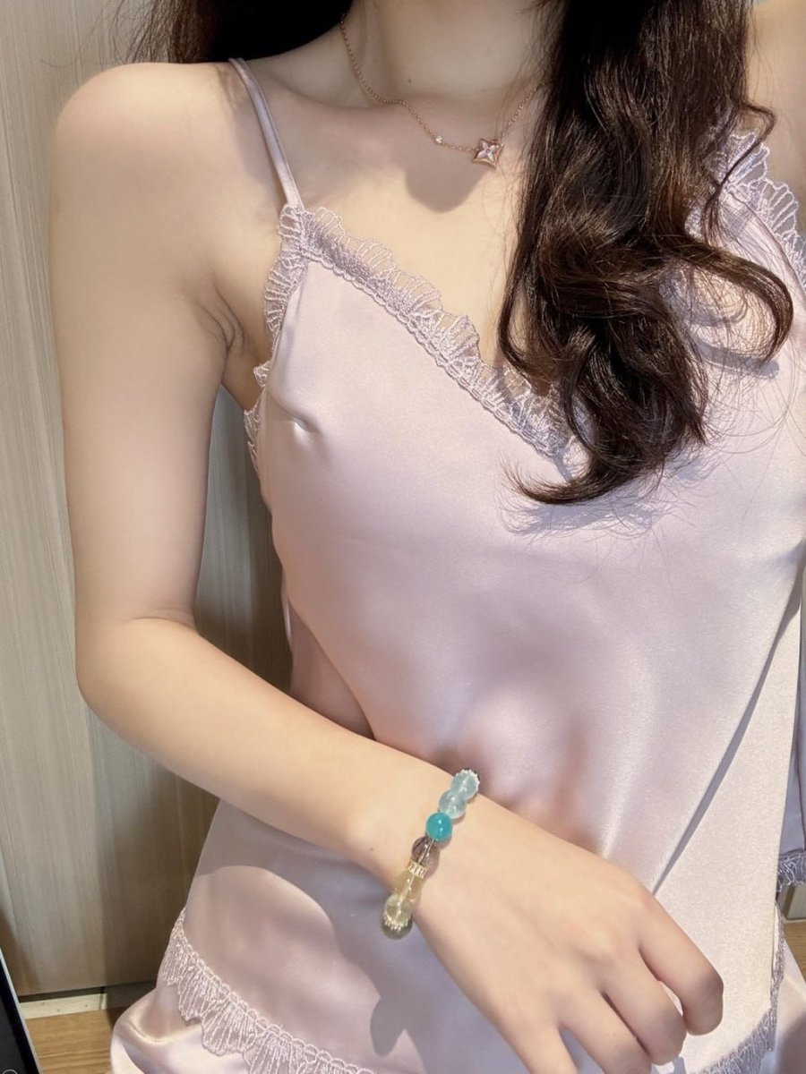 Cuddling up and letting my dreams take flight. Goodnight 🌌🥰