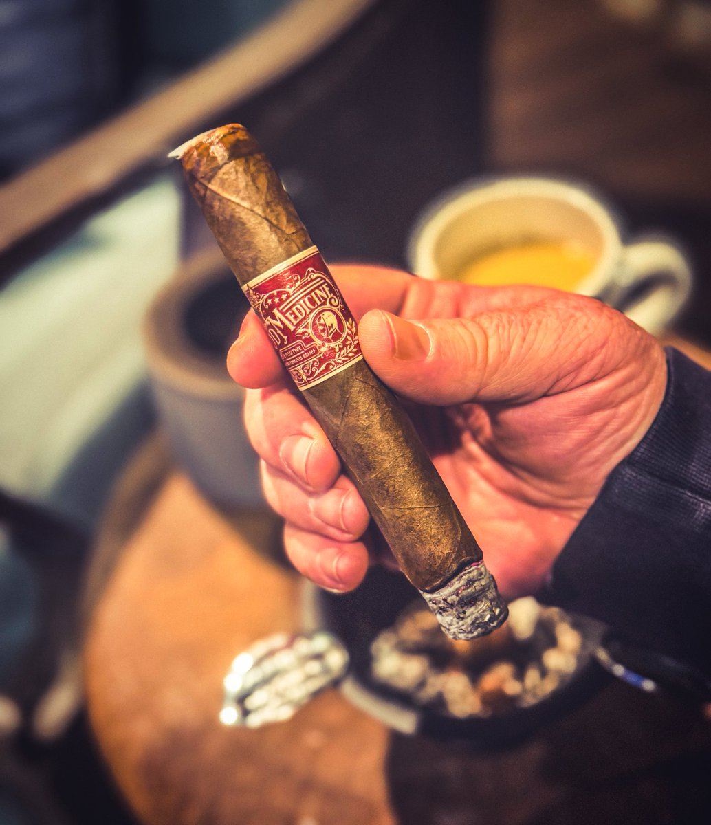 Doin’ what I do…tonight needed a cup of coffee and some medicine…#BloodMedicine B Positive from <a href="/TheCrownedHeads/">Jon Huber</a> should fix what ails me.  And bonus, it tastes great too!  #CYOP #nowsmoking #CigarLife #CigarsOnX 💊 💊 💊