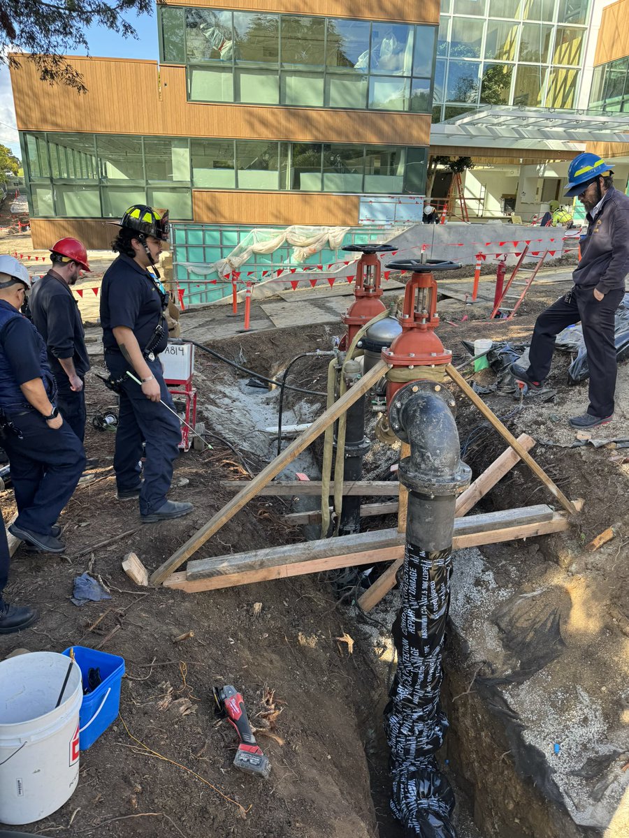 FPB24PS's tweet photo. Today, @OaklandFireCA Fire Inspectors conducted underground fie service refresher training at @EBRPD new office! https://t.co/TOoe4Du4uZ