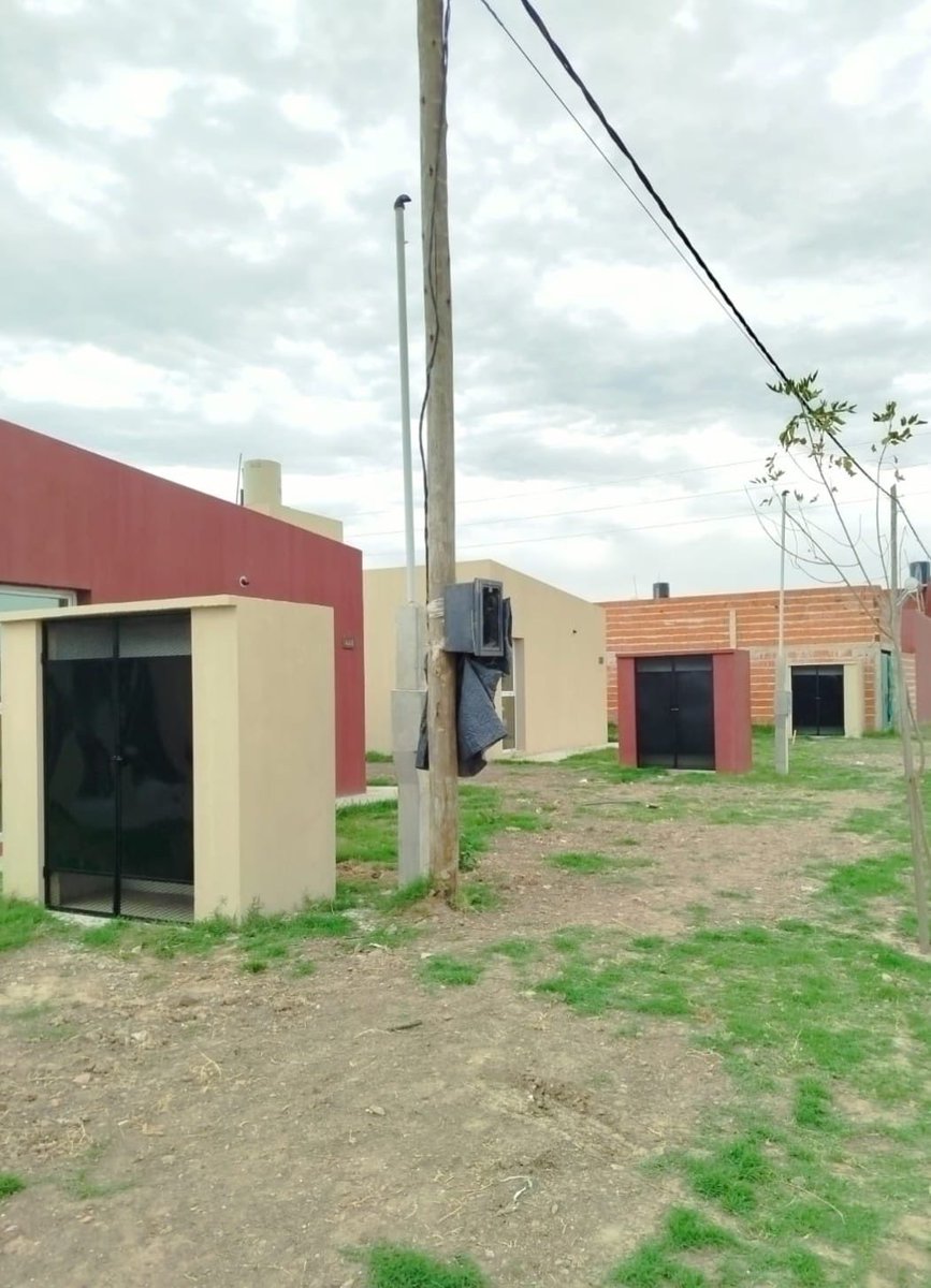La casa propia es sagrada.
A pesar del ajuste y la crueldad de Milei, seguimos avanzando en cumplir el sueño de más familias.
Con <a href="/Kicillofok/">Axel Kicillof</a> creemos en una Argentina con futuro.
El tiempo es sabio.
