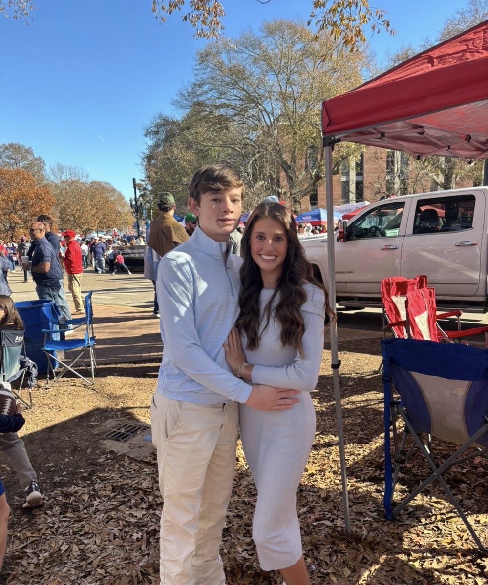 Metrothoom's tweet image. What in the fucking SEC shit am I looking at