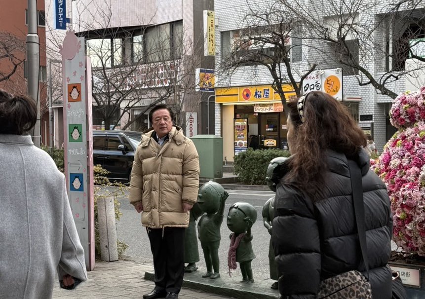 今朝も冷えています。桜新町駅前にて皆様方に当選御礼のご挨拶です。
多くの方からお声かけ頂きました。皆様からの激励にしっかりとお応えしてまいりたいと思います。
#衆議院総選挙　#東京5区 #若宮けんじ　#世田谷区　#当選