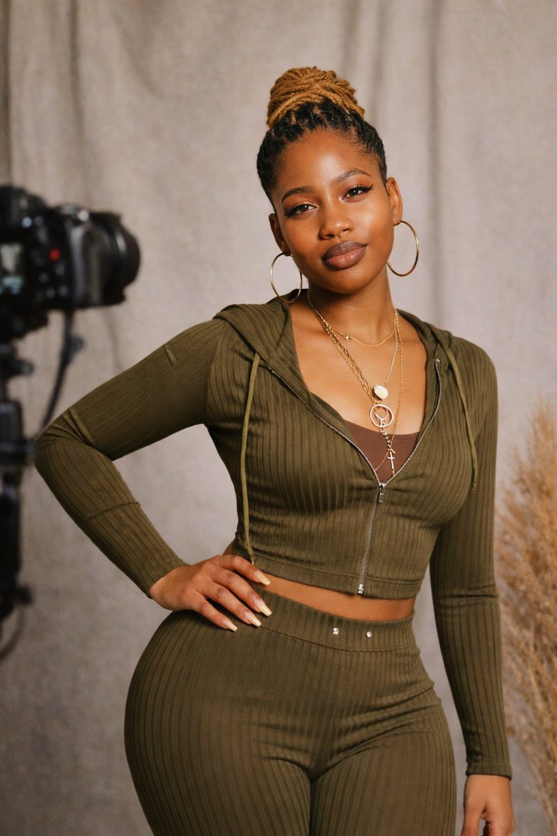 𓂀 𝕆𝕟𝕪𝕩𝕩 𝔻𝕒 ℙ𝕣𝕖𝕥𝕥𝕪 𝕍𝕚𝕝𝕝𝕒𝕚𝕟 𓂀 tweet media