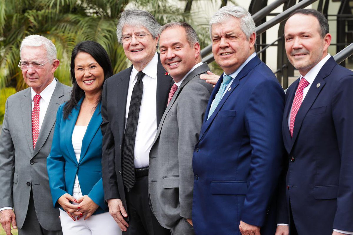 Hoy recibí el Doctorado Honoris Causa de la Universidad San Martín de Porres, en Lima. Un reconocimiento que valoro profundamente porque respalda los principios que he defendido siempre: la democracia, la libertad y el Estado de derecho.

Durante esta visita también participé en