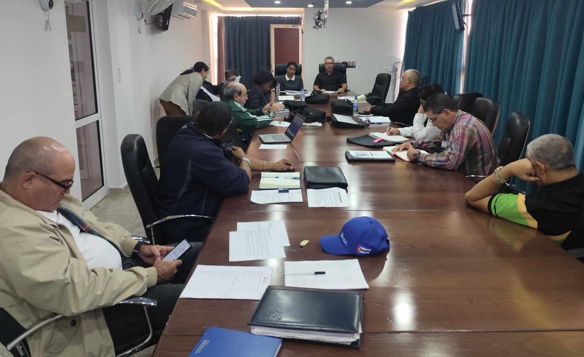 Evaluamos con los principales Directivos de las #OSDE atendidas, las medidas a implementar, para mantener los servicios de abasto, saneamiento y mantenimiento a la infraestructura, con el desabastecimiento de combustible #UnidosPorCuba #INRHCuba