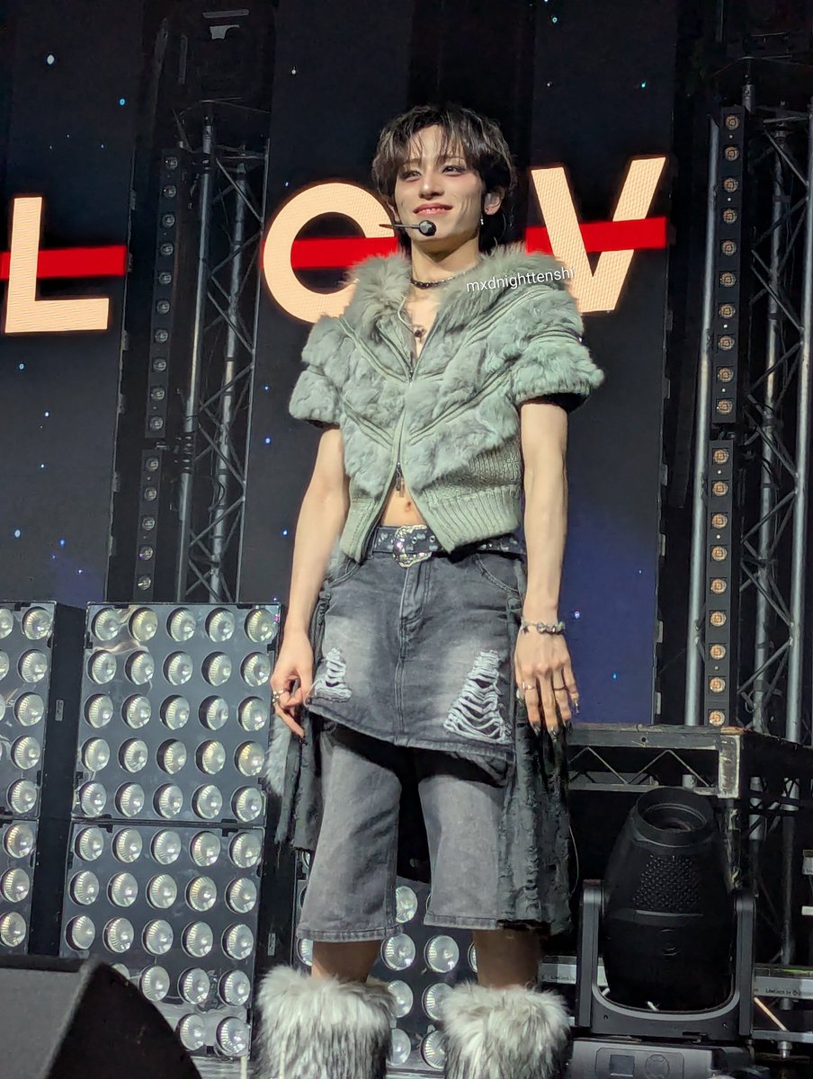mxdnighttenshi's tweet photo. STOP LOOK AT THESE PHOTOS I TOOK OF HARU TODAY AT MANCHESTER AAAAAAAAAA MY SHAYLA 😭🩷 https://t.co/ZXWSME1jF2