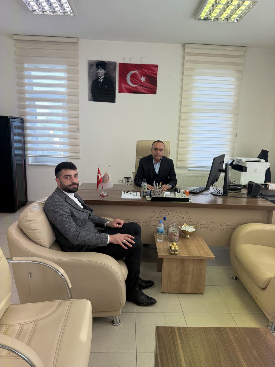 TÜGVA Lice ailesi olarak, ilçemize yeni atanan Lice İlçe Tarım ve Orman Müdürü Sn. Abbas Ati’yi makamında ziyaret ederek hayırlı olsun dileklerimizi sunduk.
Nazik misafirperverlikleri için Sayın Müdürümüze teşekkür ediyoruz.