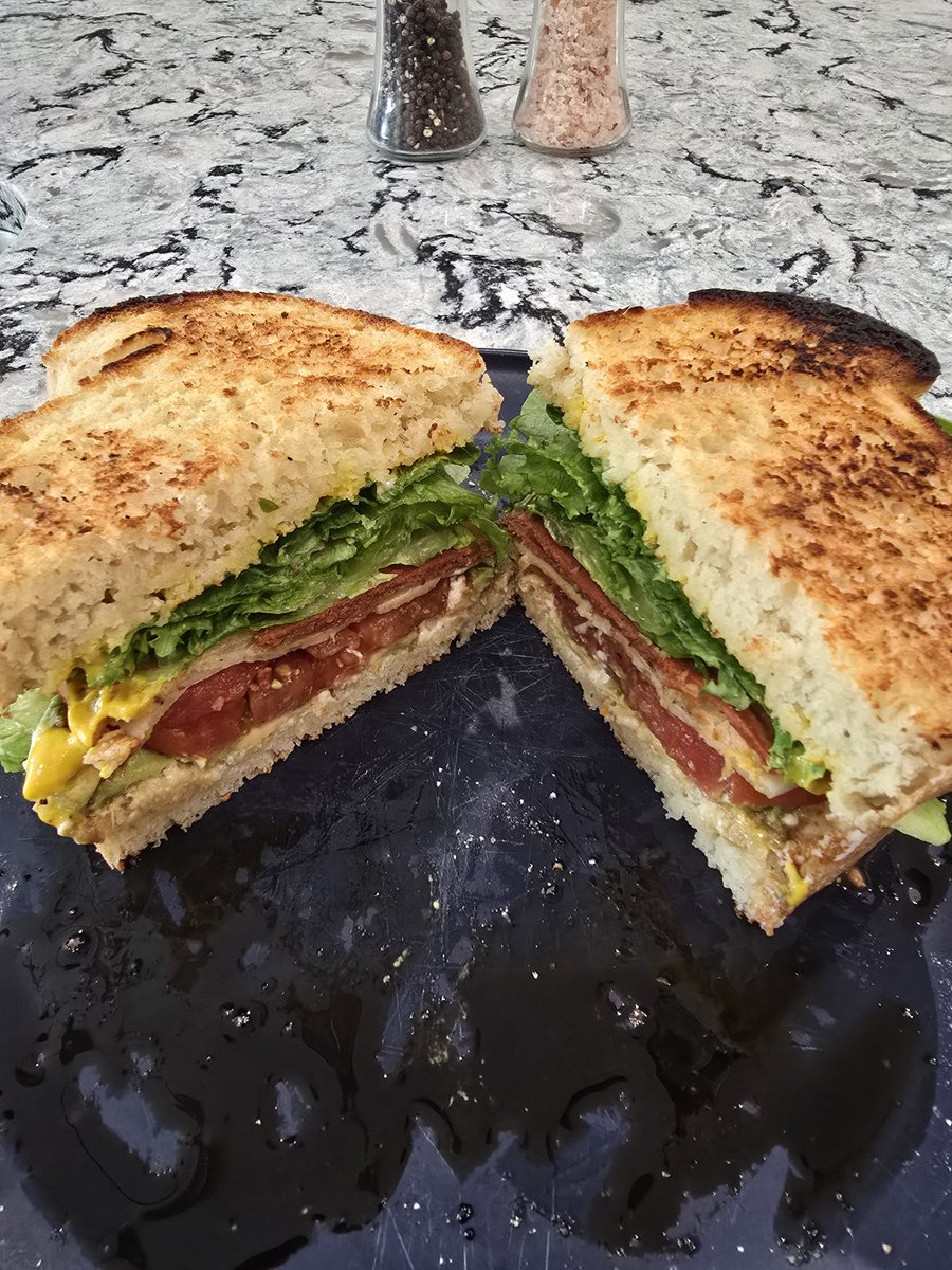 Johnnypatriot26's tweet image. I'm addicted to making fresh bread. I also made a ciabatta bun. 

Lunch: balsamic marinated tomatoes, avocado, swiss, and lettuce. 

With fake bacon for the crunchy salty smokey delight. 🤣🐷🫶
#HomemadeBread #ArtisanBread
#BreadMaking #BreadBaking
#RealBread #BreadLover