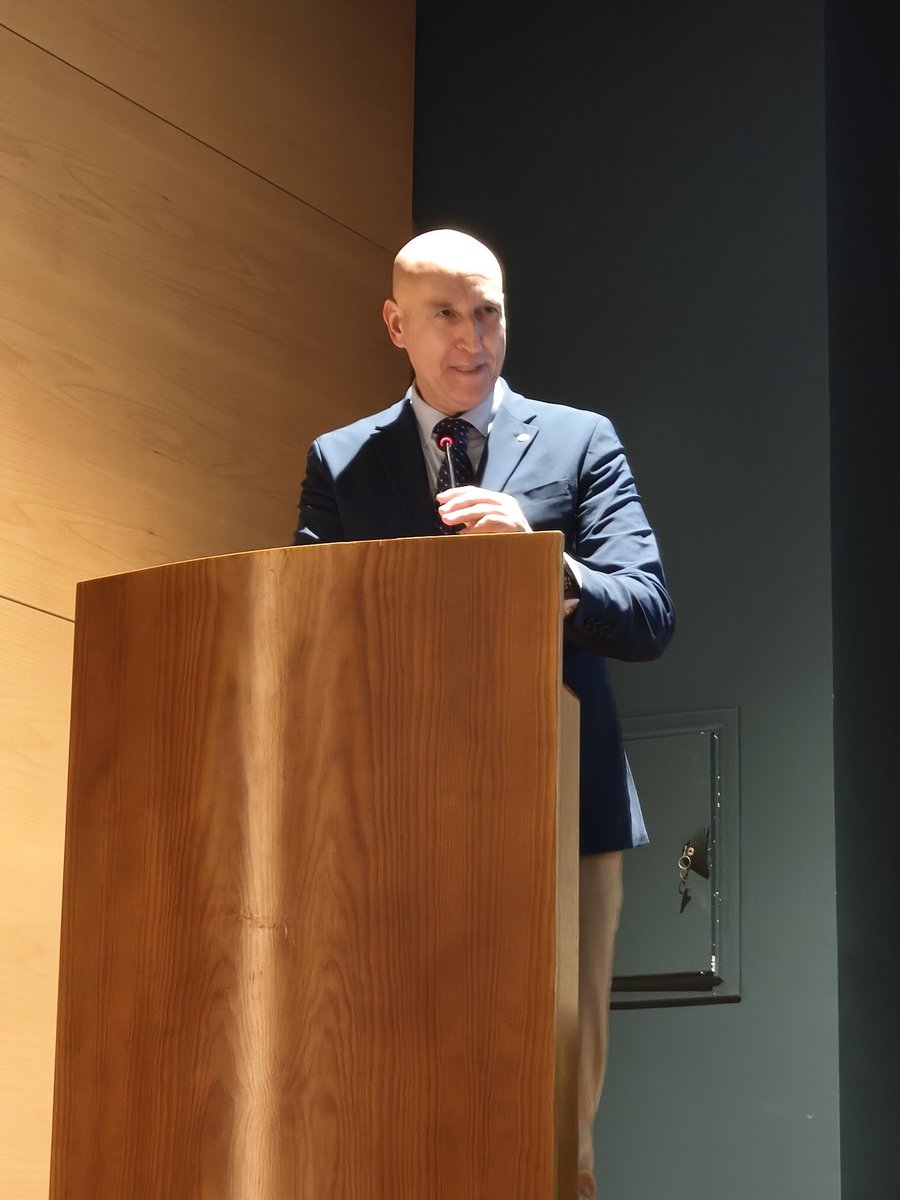 La Junta Mayor de Cofradías de León entrega el nombramiento de Pregonero 2026 a D. Carlos García Rioja. <a href="/SSantaLeon/">Semana Santa León 2025</a> <a href="/IglesiaEnLeon/">Diócesis de León - España</a> <a href="/LeonAyto/">Ayuntamiento de León</a>