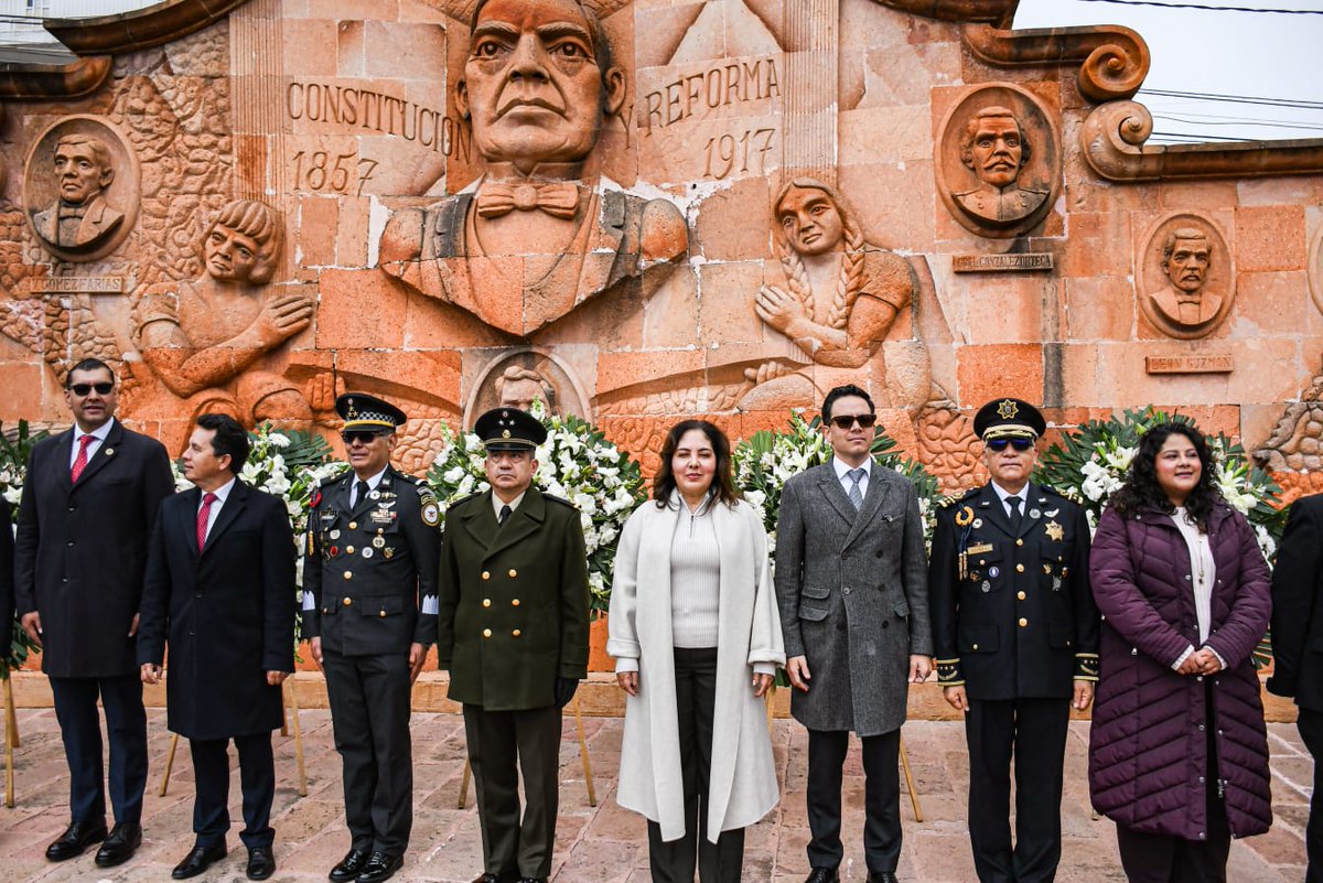 El General Arturo Medina Mayoral, secretario de Seguridad Pública del Estado, asistió a la ceremonia conmemorativa del 109 Aniversario de la Promulgación de la Constitución Política de los Estados Unidos Mexicanos, realizada en el Monumento a la Constitución, en Zacatecas.