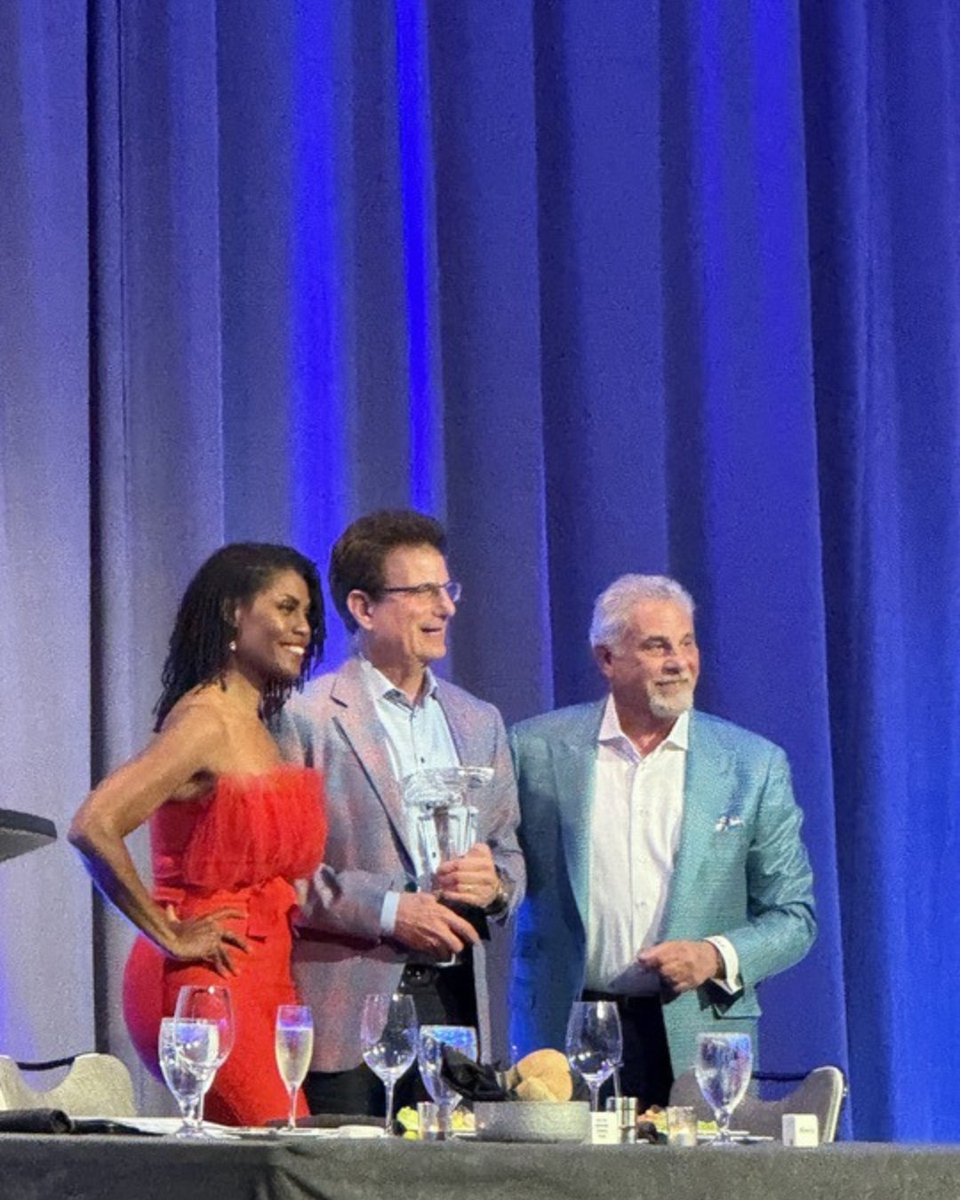MorrisBartLLC's tweet photo. It was great meeting @OMAROSA and building meaningful connections at the Golden Gavel Awards in Miami last week, where I was honored to be inducted into the Trial Lawyer Advertising Hall of Fame. 🌟
Congratulations to all the nominees!
#GoldenGavelAwards #MorrisBart #TrialLawyersSummit