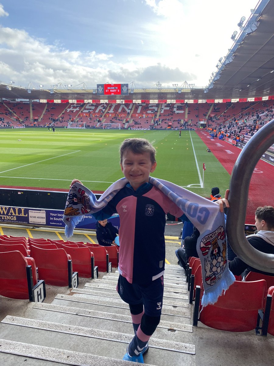 goatshead2011's tweet photo. Southampton FA cup 4 years ago today popped up on memories, and league game before Xmas .  It’s good to see watching the sky blues hasn’t put him off 😂😂 #ccfc #pusb #awaydays #SaintsFC #ccfc https://t.co/CgvJsUa4M0